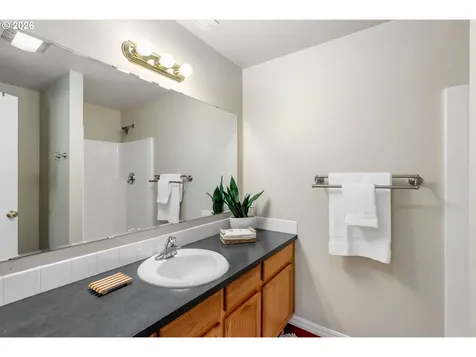 808 9th Street Hood River OR 97031