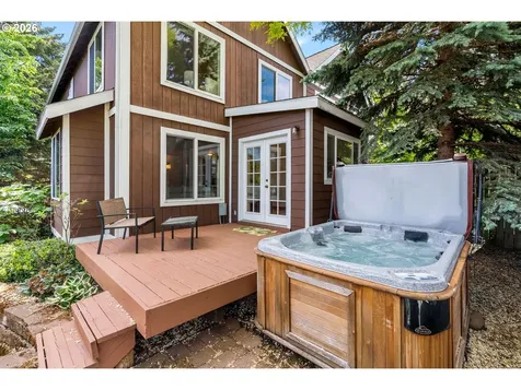 808 9th Street Hood River OR 97031