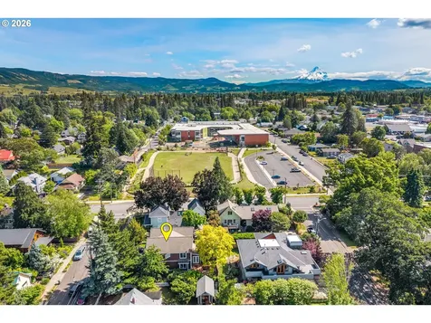 808 9th Street Hood River OR 97031