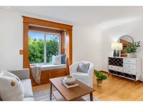 808 9th Street Hood River OR 97031
