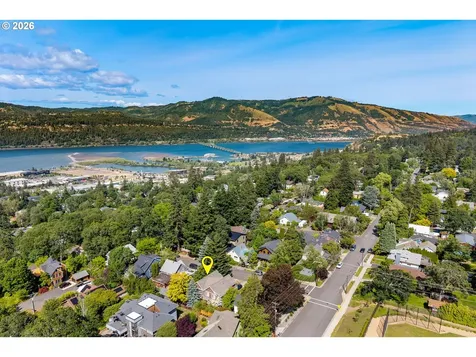 808 9th Street Hood River OR 97031