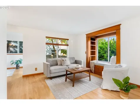808 9th Street Hood River OR 97031