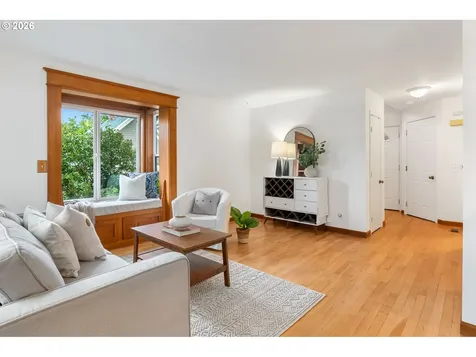 808 9th Street Hood River OR 97031