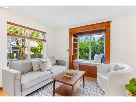 808 9th Street Hood River OR 97031