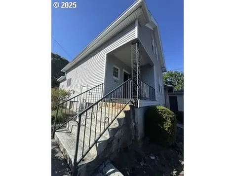 3627 NE 9th Avenue Portland OR 97212