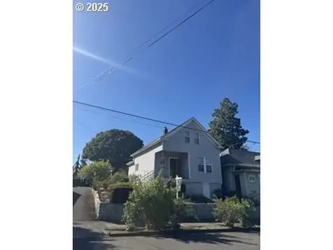 3627 NE 9th Avenue Portland OR 97212