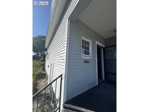 3627 NE 9th Avenue Portland OR 97212