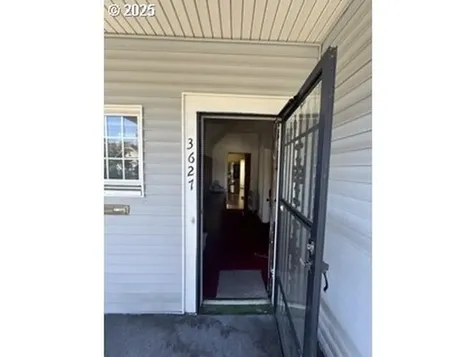 3627 NE 9th Avenue Portland OR 97212