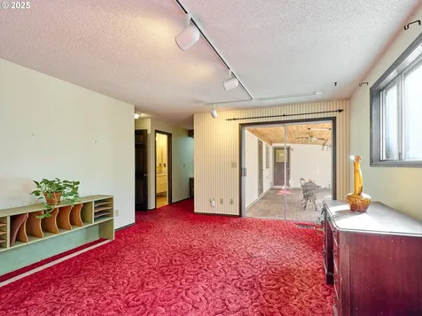 940 SW Main Avenue Mill City OR 97360