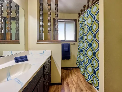 940 SW Main Avenue Mill City OR 97360
