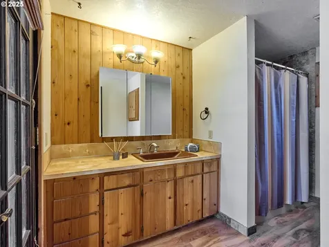 940 SW Main Avenue Mill City OR 97360