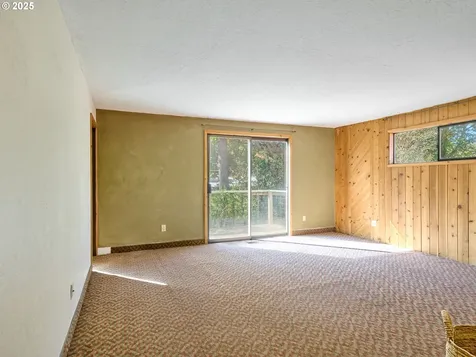 940 SW Main Avenue Mill City OR 97360