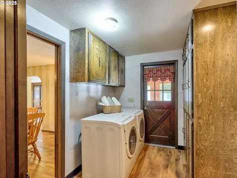 940 SW Main Avenue Mill City OR 97360
