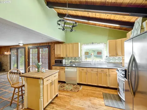 940 SW Main Avenue Mill City OR 97360