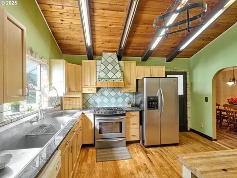 940 SW Main Avenue Mill City OR 97360