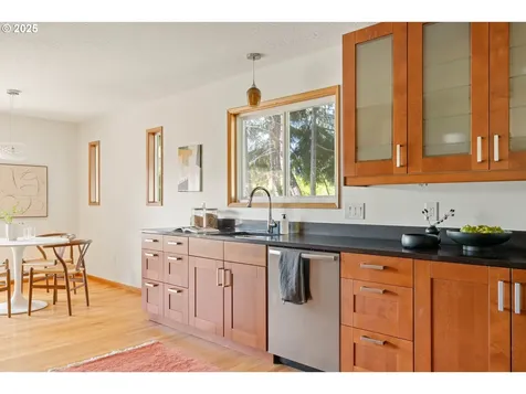 7233 SW 13th Avenue Portland OR 97219