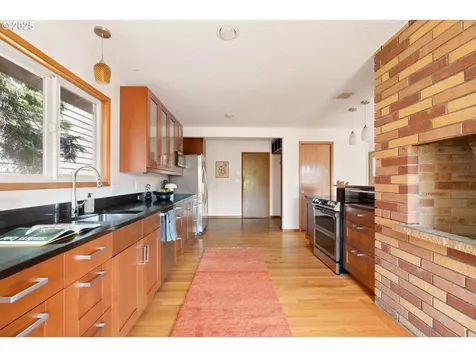 7233 SW 13th Avenue Portland OR 97219