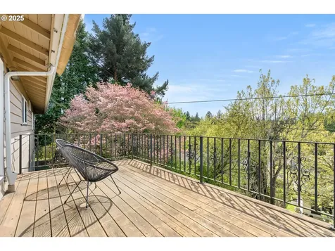 7233 SW 13th Avenue Portland OR 97219