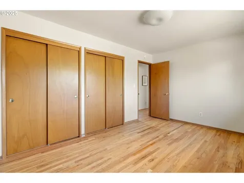 7233 SW 13th Avenue Portland OR 97219