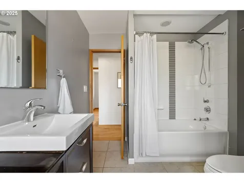 7233 SW 13th Avenue Portland OR 97219