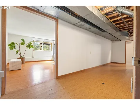 7233 SW 13th Avenue Portland OR 97219