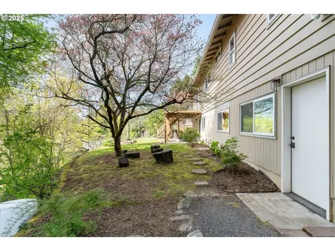 7233 SW 13th Avenue Portland OR 97219