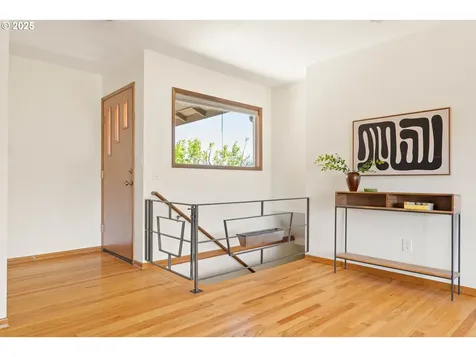 7233 SW 13th Avenue Portland OR 97219