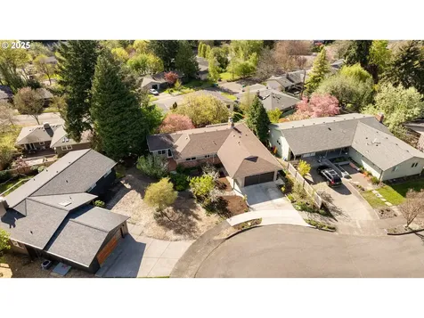 7233 SW 13th Avenue Portland OR 97219