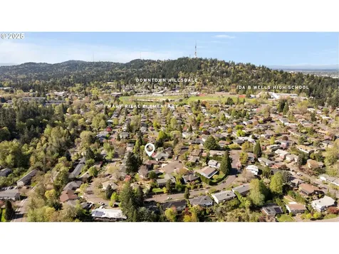 7233 SW 13th Avenue Portland OR 97219