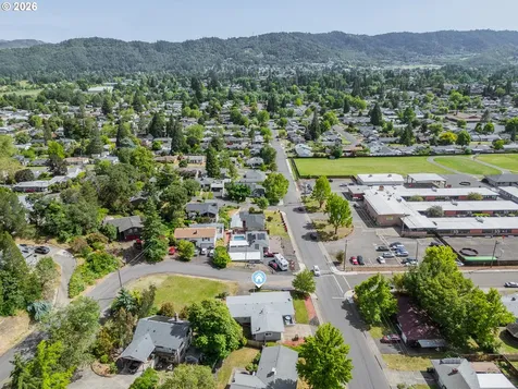 2025 NW Kline Street Roseburg OR 97471