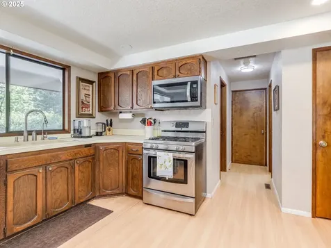 11963 NE Broadacres Road Hubbard OR 97032