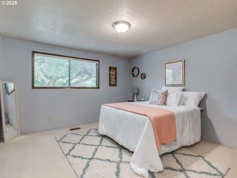 11963 NE Broadacres Road Hubbard OR 97032