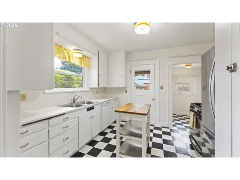 2026 N Winchell Street Portland OR 97217