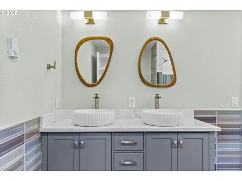 27862 Green Oaks Drive Eugene OR 97402
