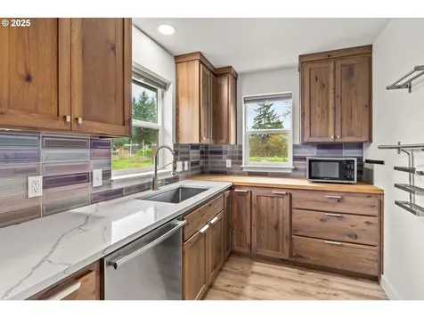 27862 Green Oaks Drive Eugene OR 97402