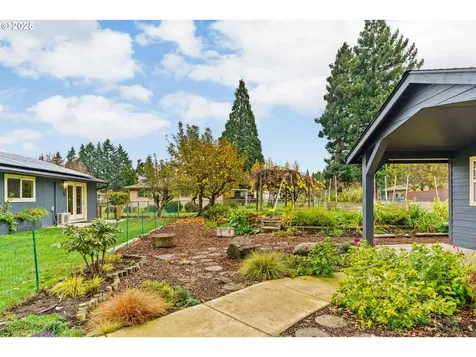 27862 Green Oaks Drive Eugene OR 97402