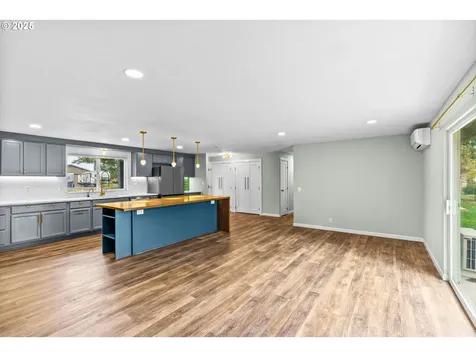 27862 Green Oaks Drive Eugene OR 97402