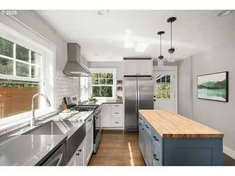 6133 NE 18th Avenue Portland OR 97211