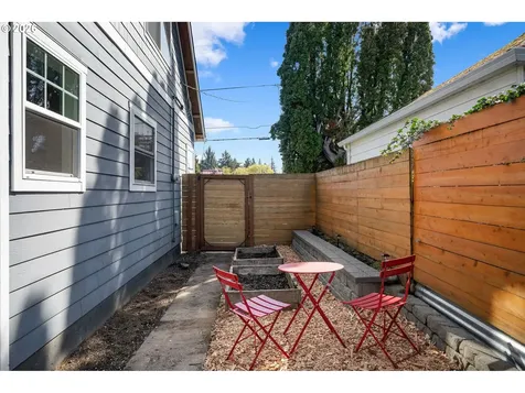 6133 NE 18th Avenue Portland OR 97211