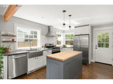 6133 NE 18th Avenue Portland OR 97211