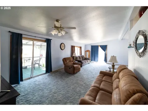 702 Cedar Street Pe Ell WA 98572