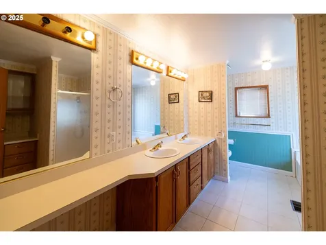 702 Cedar Street Pe Ell WA 98572