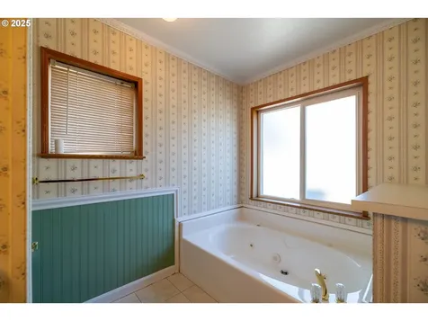 702 Cedar Street Pe Ell WA 98572