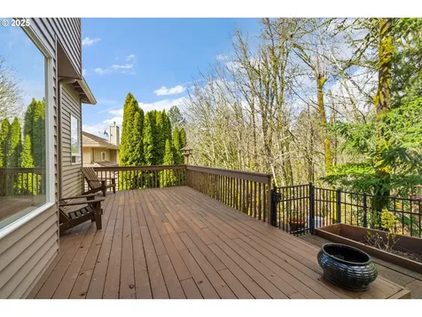 9621 NW Henry Court Portland OR 97229