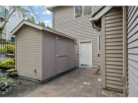 9621 NW Henry Court Portland OR 97229