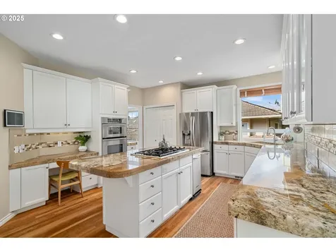 9621 NW Henry Court Portland OR 97229