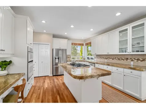 9621 NW Henry Court Portland OR 97229