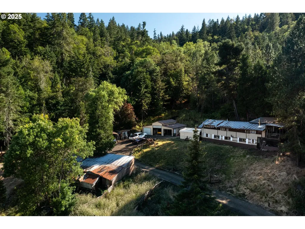 1896 SE Strong Avenue Roseburg OR 97470