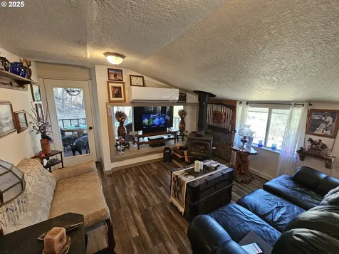 1896 SE Strong Avenue Roseburg OR 97470