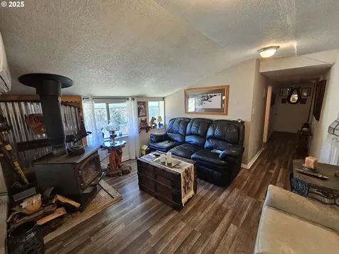 1896 SE Strong Avenue Roseburg OR 97470